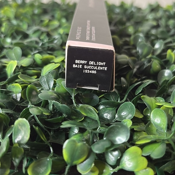 Mary Kay Berry Delight - Picture 2 of 2